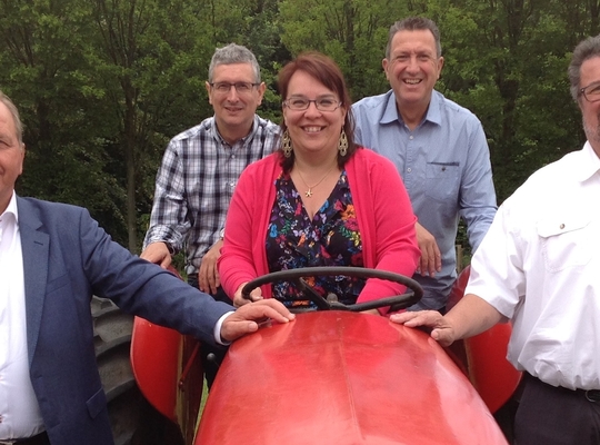 N-VA Borsbeek stelt 5 nieuwe kandidaten voor Vlnr: Harry Steurs, Peter Buyst, Peggy Maebe, Peter Sneijders en Paul Van Looy